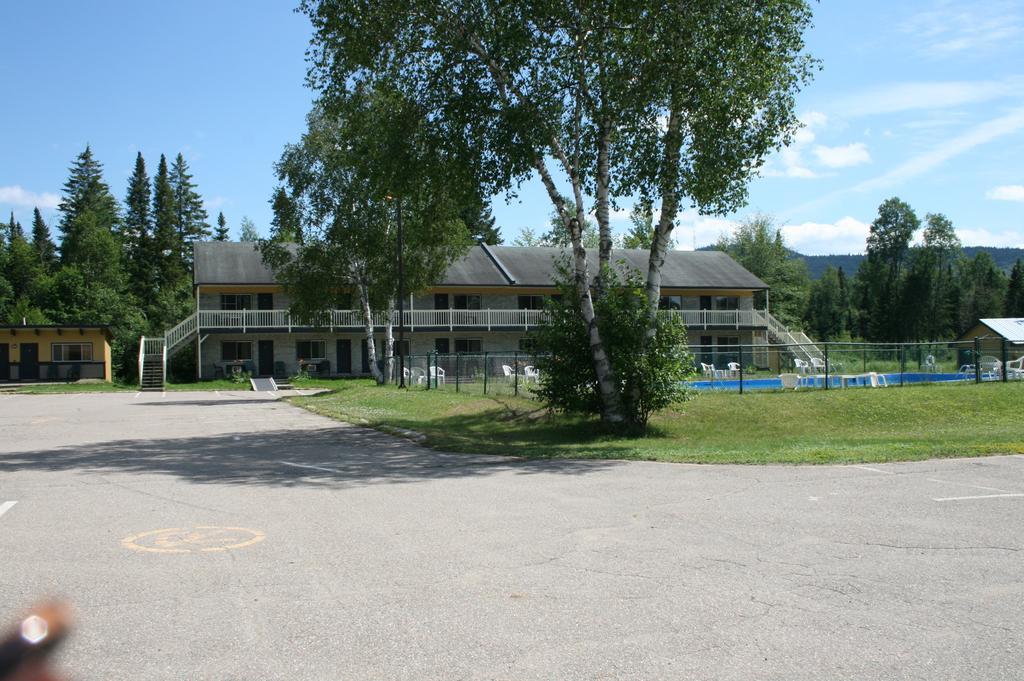 La Cuillere A Pot Ξενοδοχείο Saint-Donat-de-Montcalm Εξωτερικό φωτογραφία